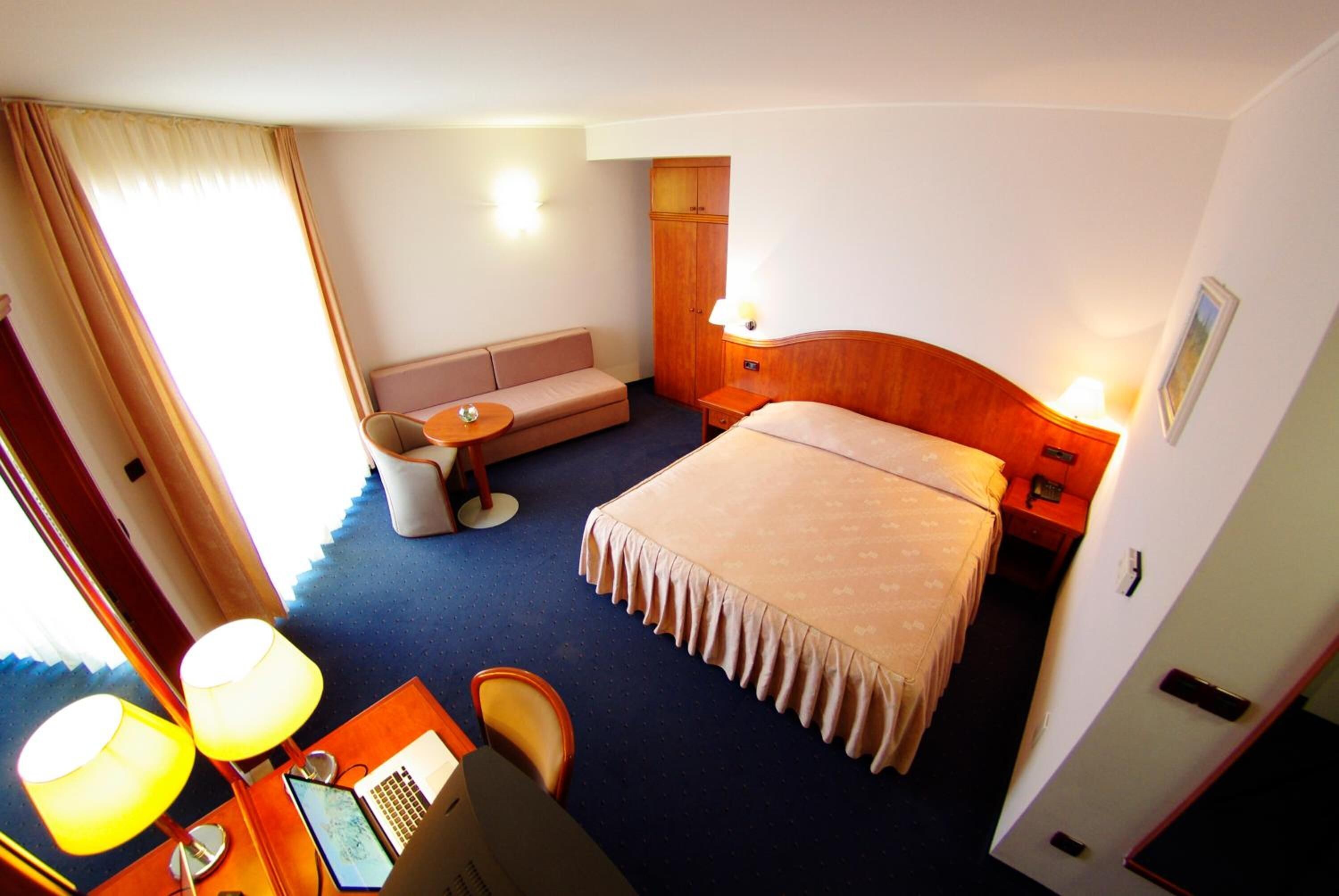 minibar, in-room safe, desk, free wifi