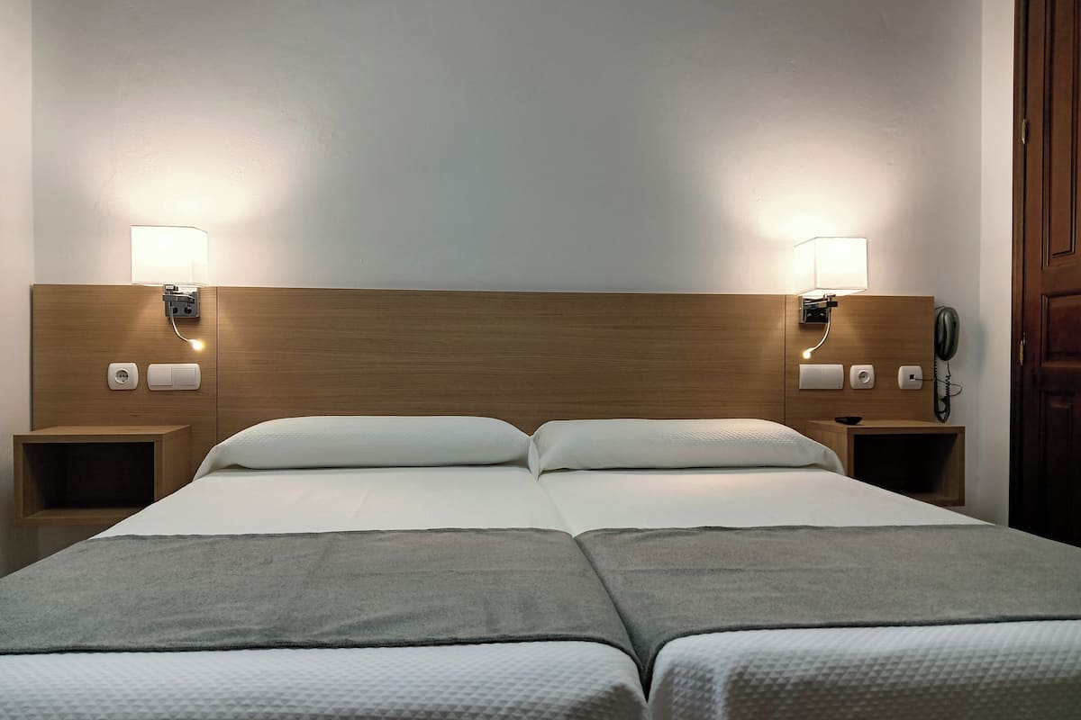 twin room | 1 bedroom, free minibar, in-room safe, desk