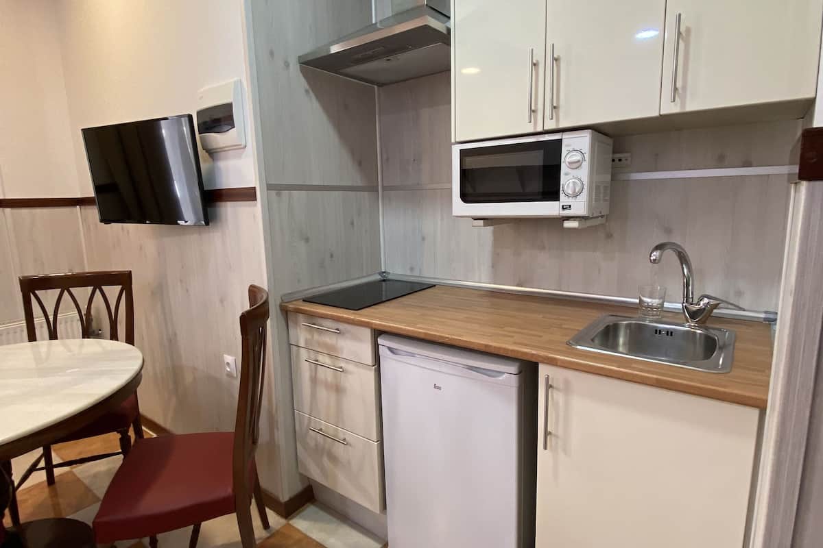 studio | 1 bedroom, free minibar, in-room safe, desk