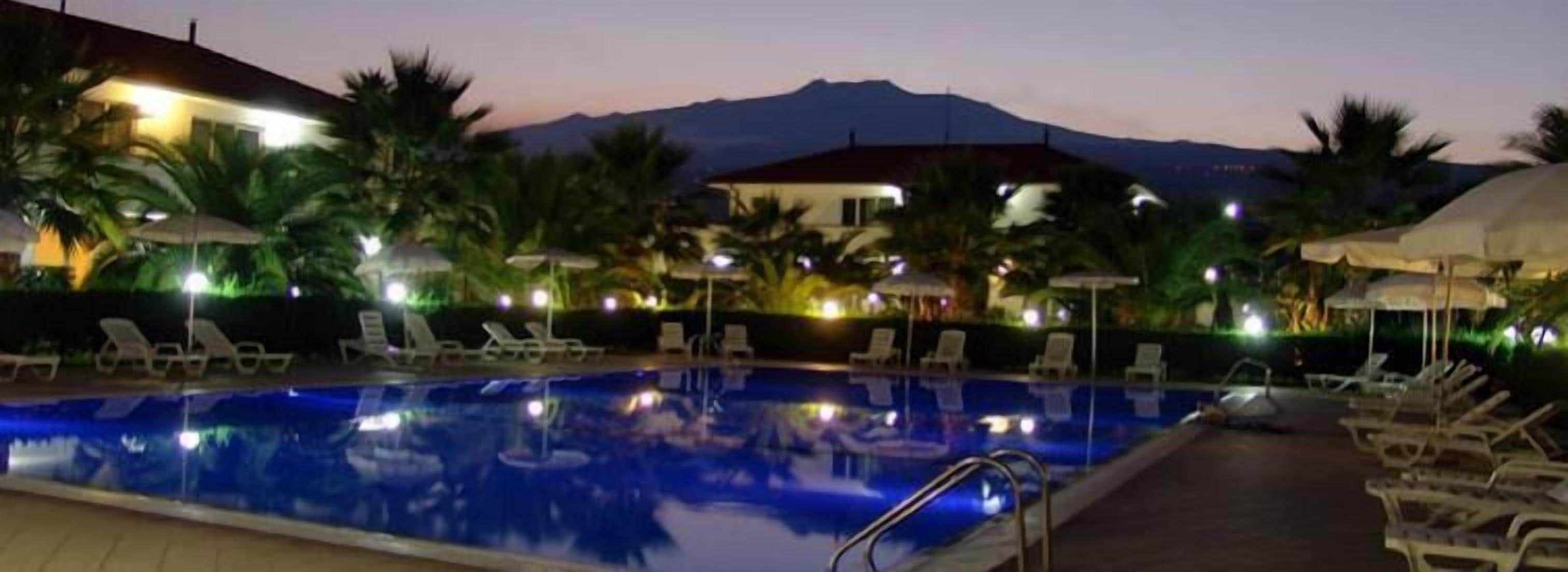 outdoor pool, pool umbrellas