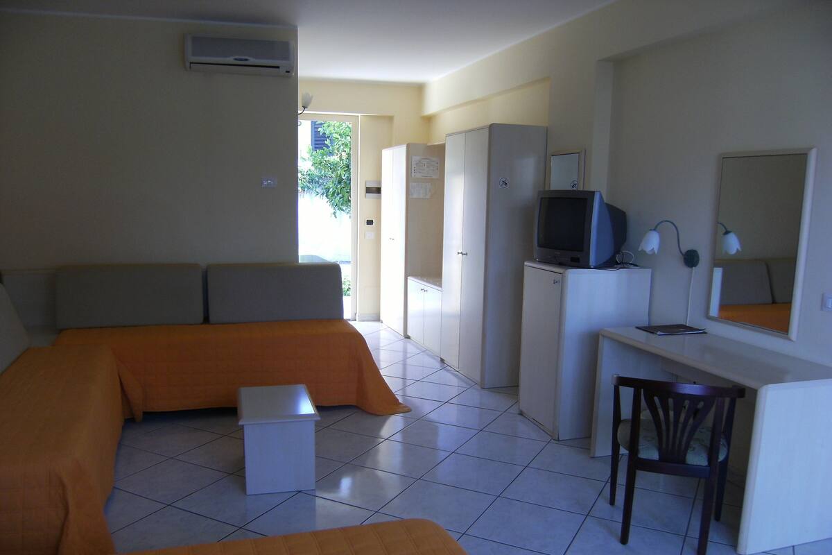 minibar, in-room safe, individually furnished, desk