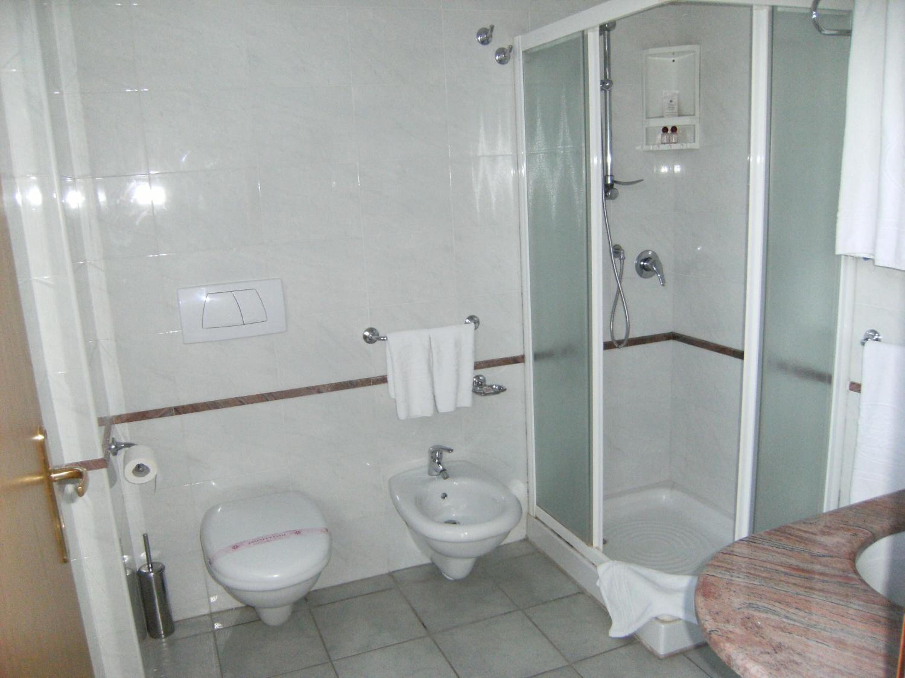 shower, rainfall showerhead, free toiletries, hair dryer