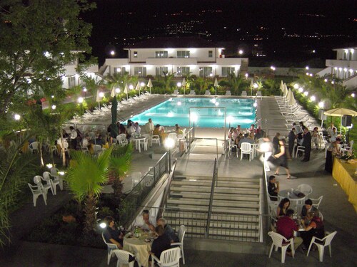 King's House Hotel Resort