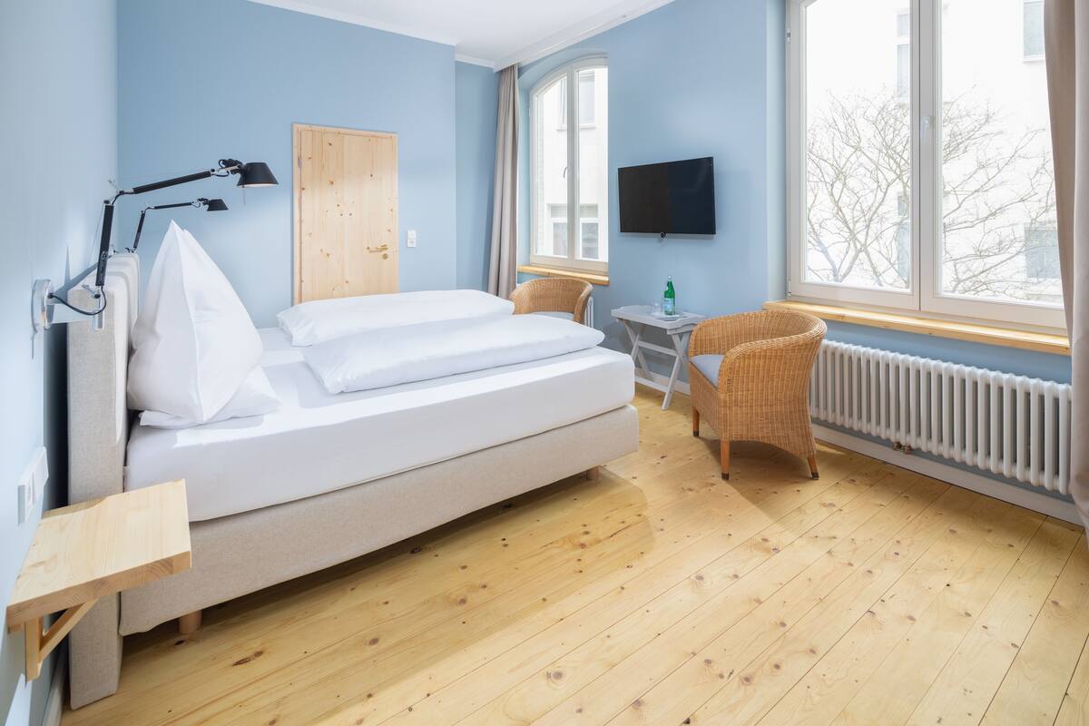 comfort double room, 1 queen bed, courtyard view | free wifi, bed sheets