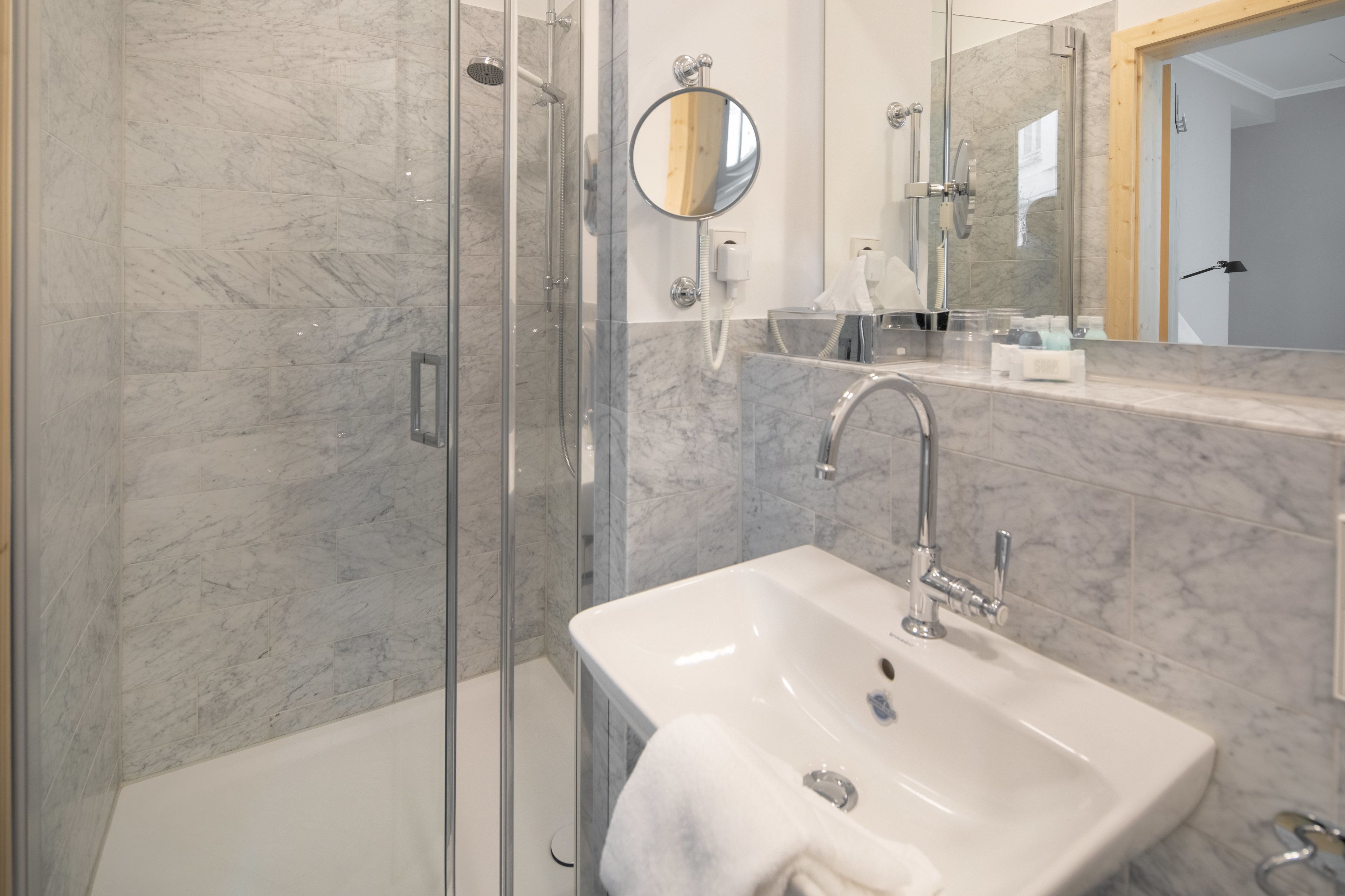 comfort double room, 1 queen bed, courtyard view | free wifi, bed sheets