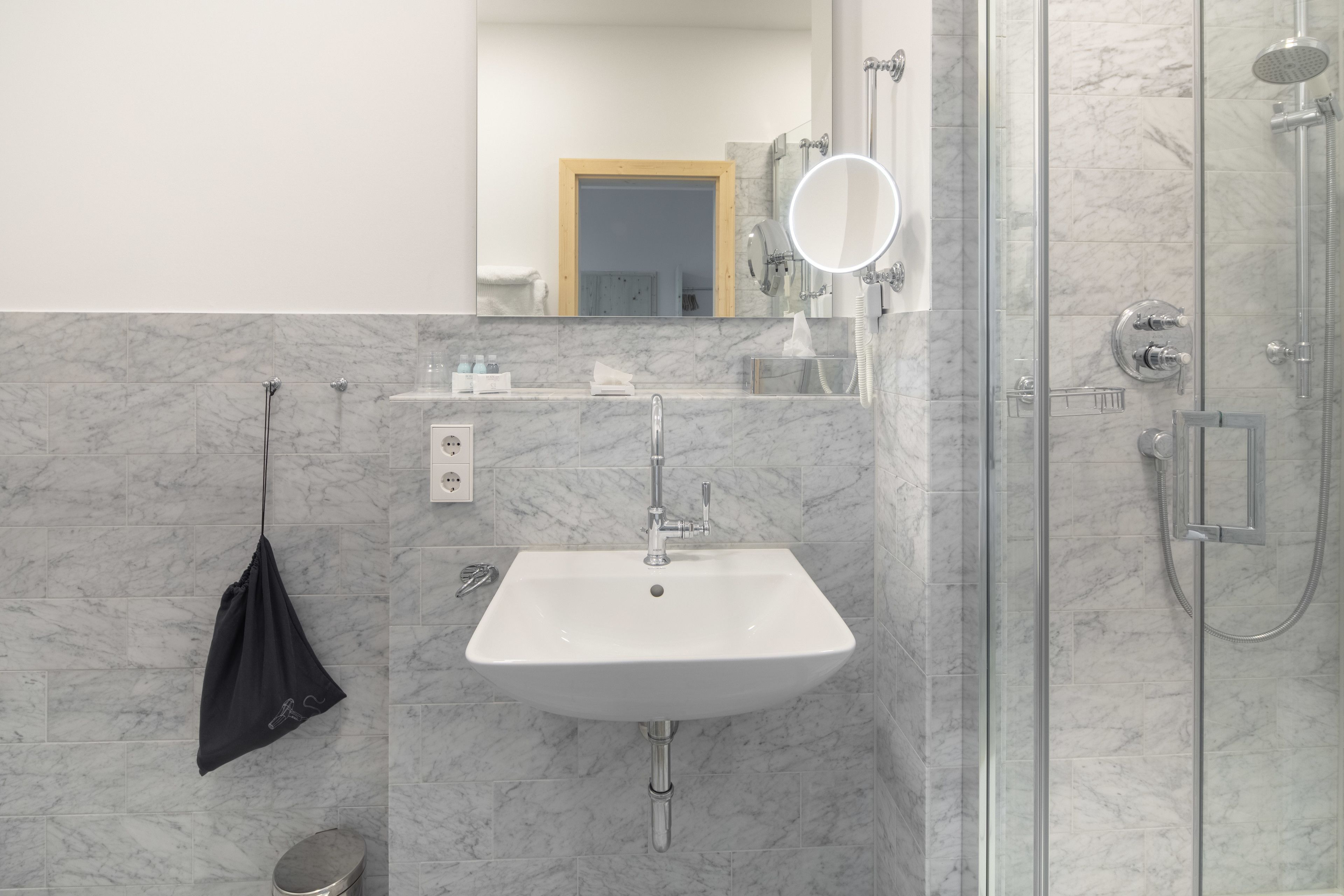 comfort double room, 1 queen bed, courtyard view | free wifi, bed sheets