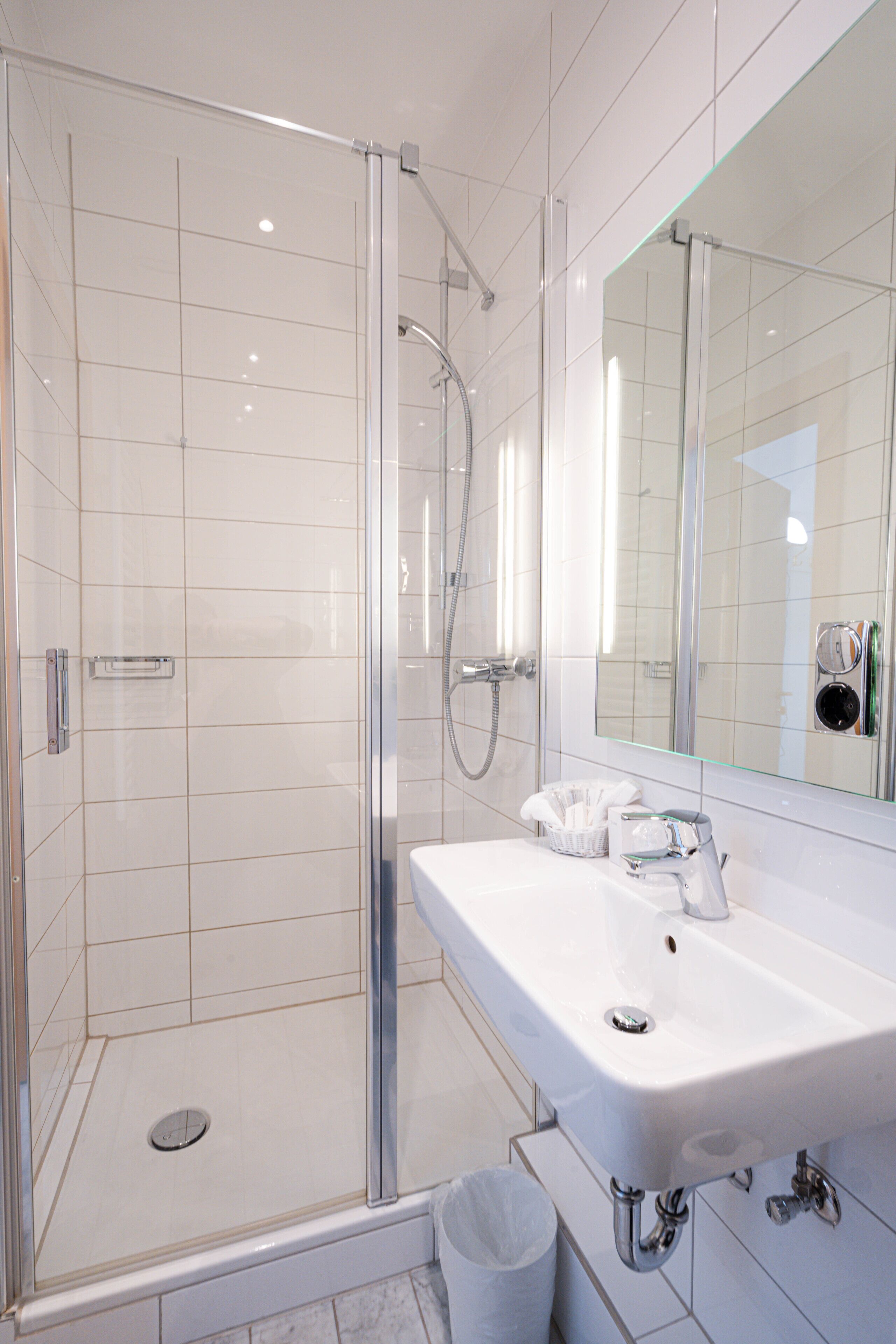 double room, 1 queen bed | free wifi, bed sheets