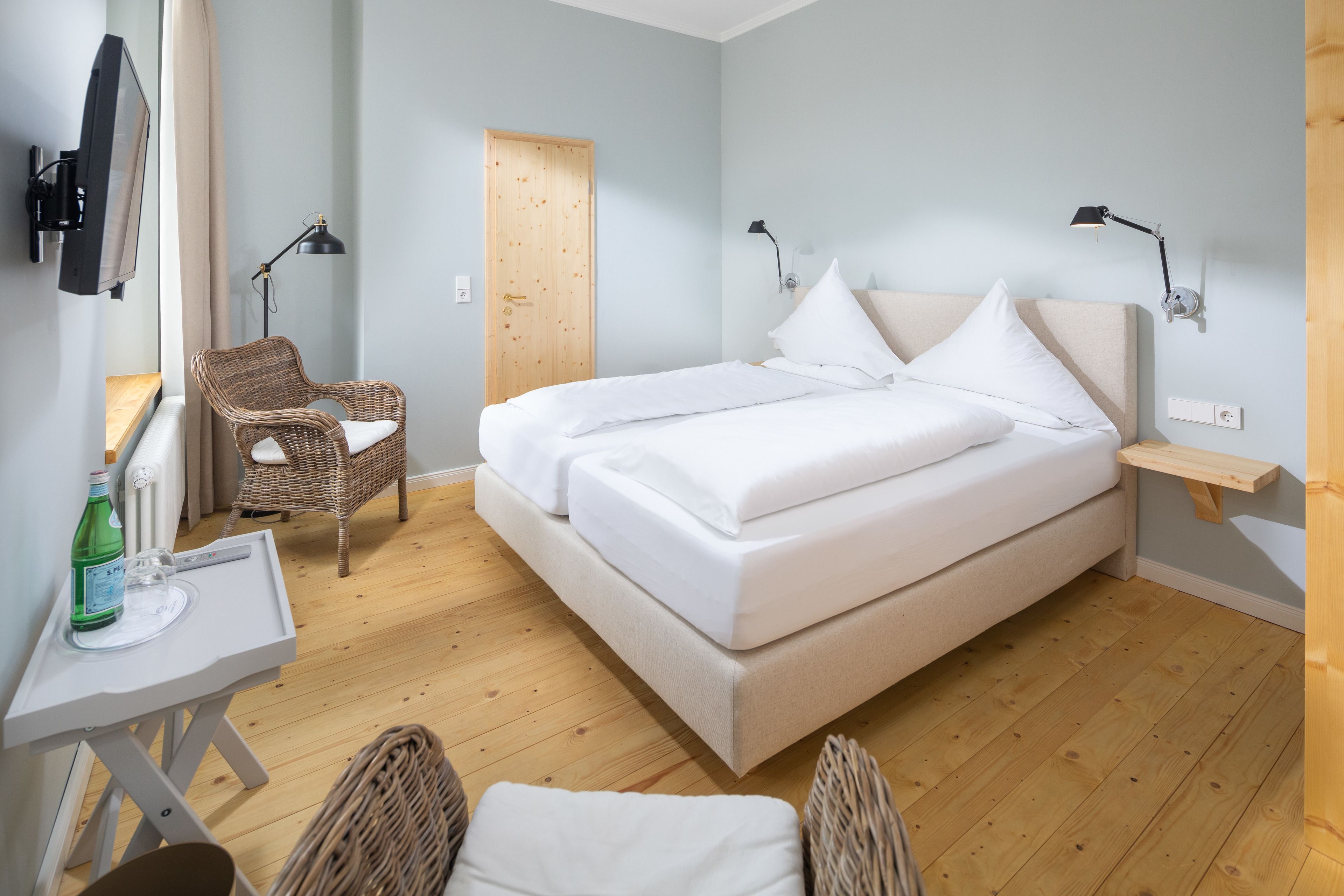 Comfort dubbelrum - 1 queensize-säng - utsikt mot innergården | Gratis wi-fi och sängkläder