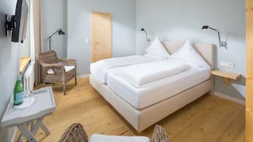 Comfort dubbelrum - 1 queensize-säng - utsikt mot innergården | Gratis wi-fi och sängkläder