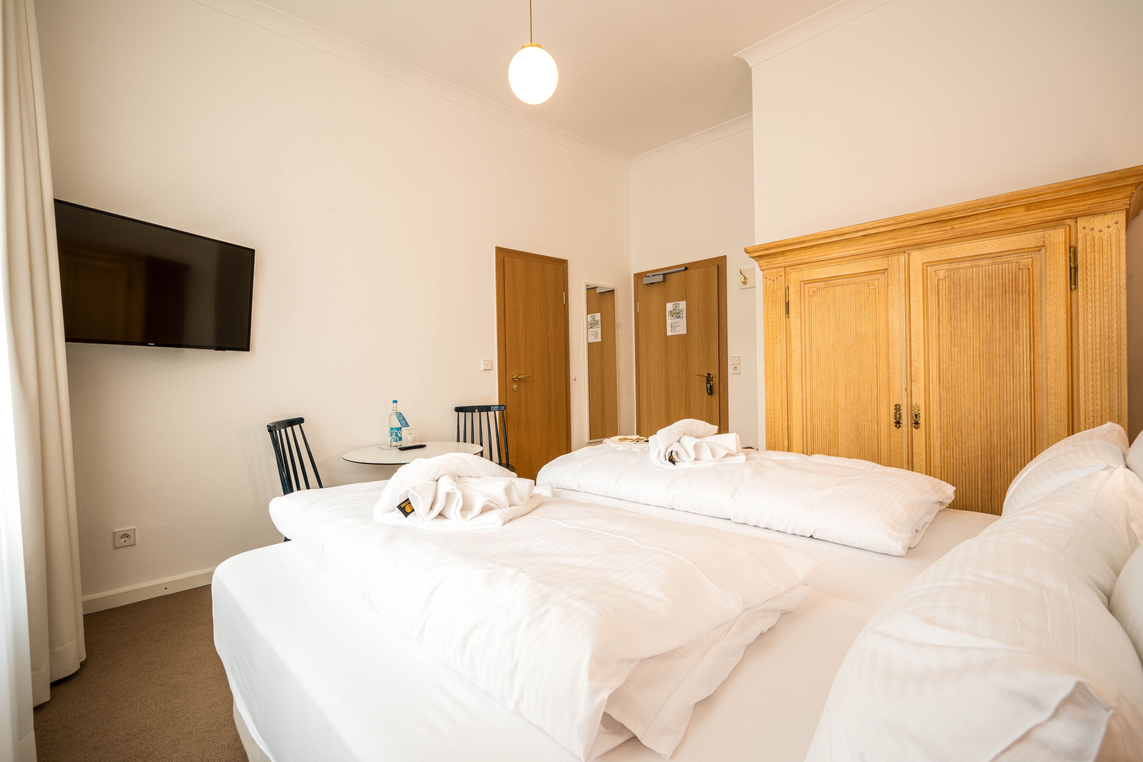 double room, 1 queen bed | free wifi, bed sheets