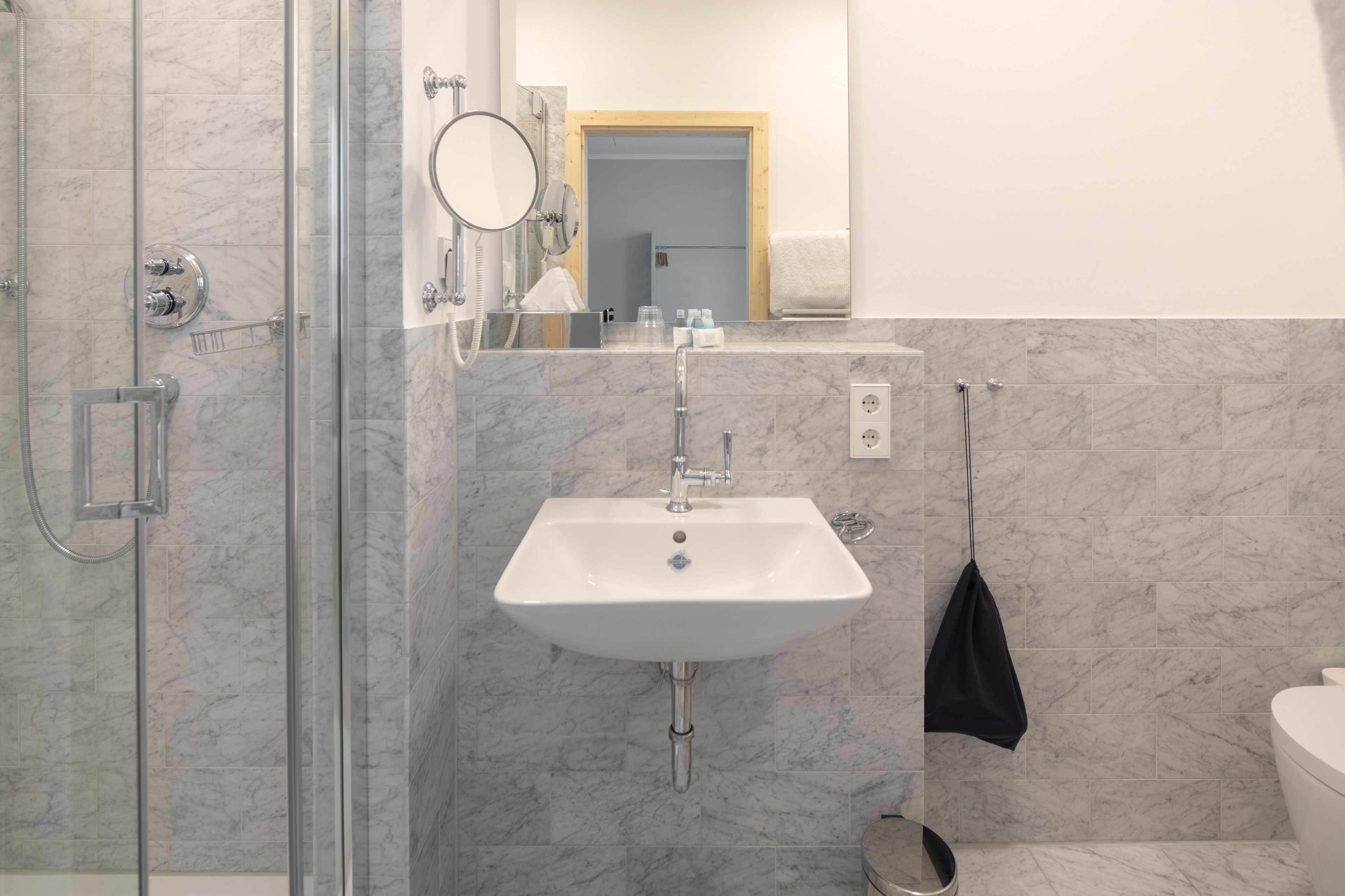 comfort double room, 1 queen bed, courtyard view | free wifi, bed sheets