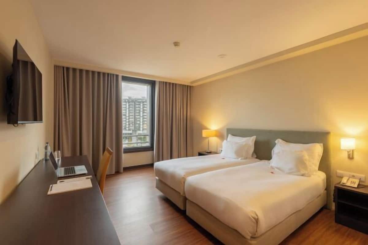 Allergitestet sengetøy, minibar, safe på rommet og skrivebord