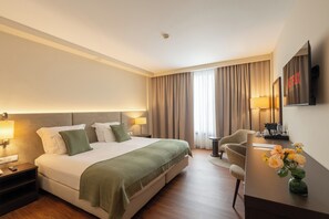 Premium Twin Room | Hypo-allergenic bedding, minibar, in-room safe, desk