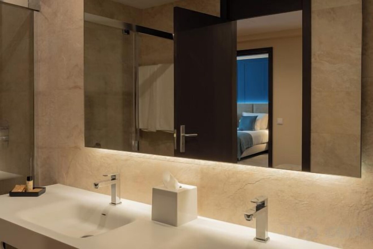 Bathroom | Free toiletries, hair dryer, towels