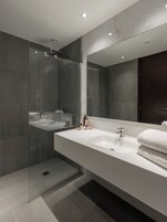 Double Comfort | Bathroom | Free toiletries, hair dryer, towels