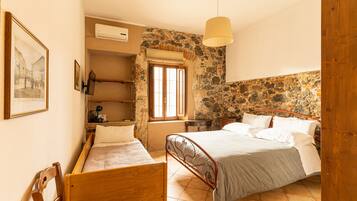 2 bedrooms, desk, free WiFi