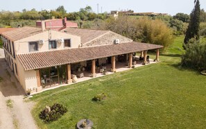 Pintu masuk properti