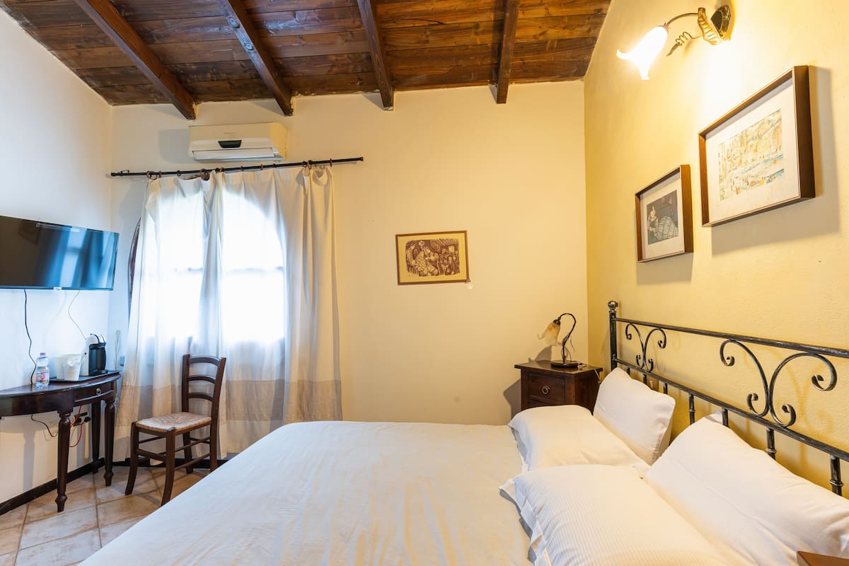 Double Room | 2 bedrooms, desk, free WiFi