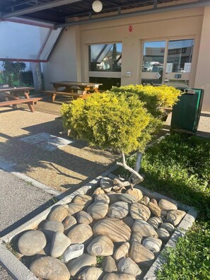 Exterior - My KB Hotel Montélimar (Saulce-sur-Rhone)