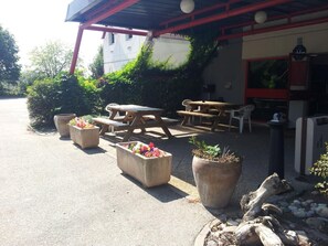 Property grounds - My KB Hotel Montélimar (Saulce-sur-Rhone)