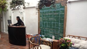 Reception - Candelos Hostel (Bogotá)