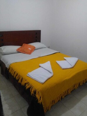 Double Room, Private Bathroom | Free WiFi - Candelos Hostel (Bogotá)