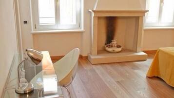 Basic-Doppelzimmer | Daunenbettdecken, Minibar, Zimmersafe, individuell dekoriert