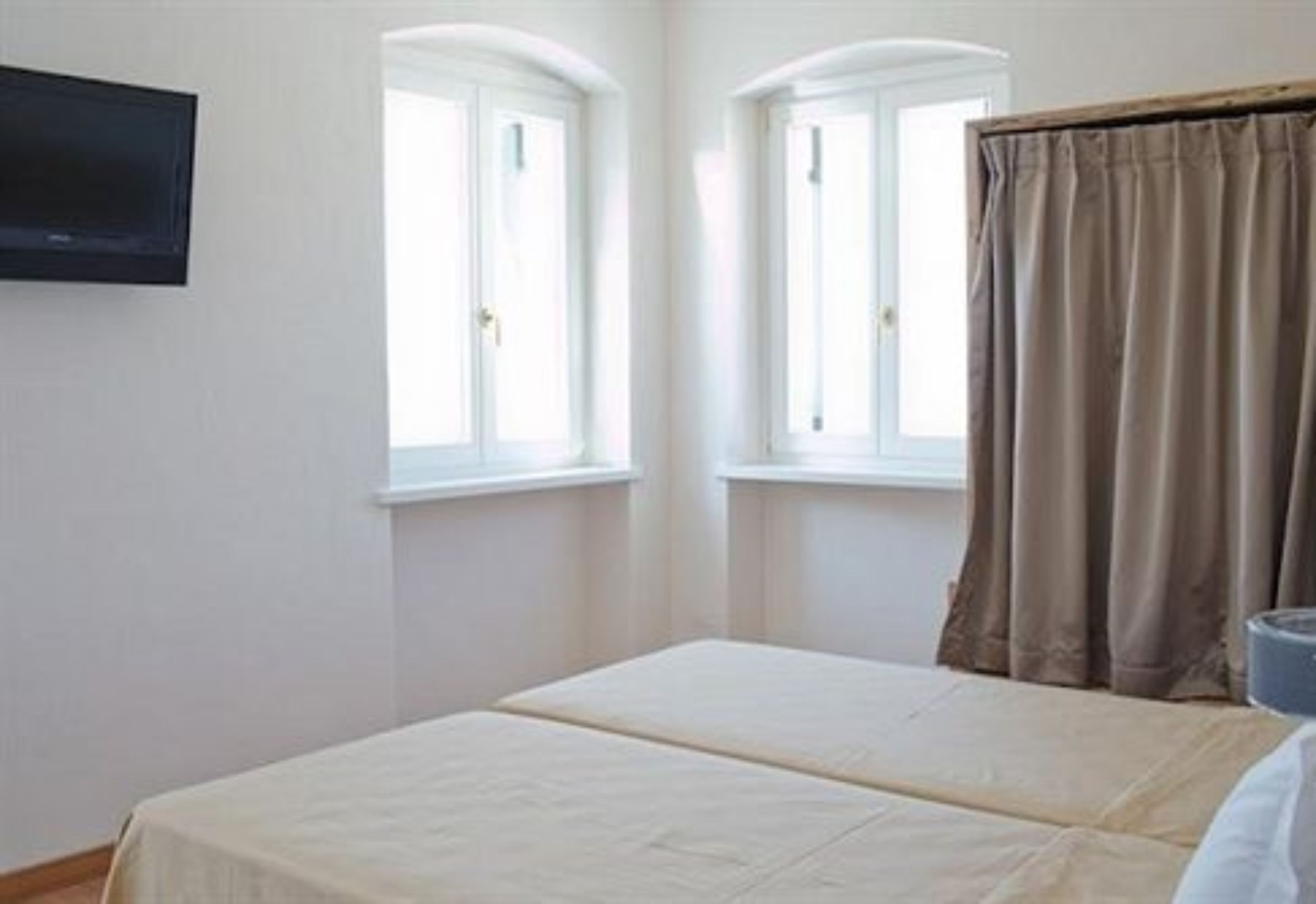 basic double room | down duvets, minibar, in-room safe, individually decorated