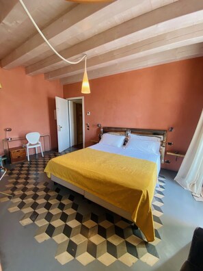 Superior Double or Twin Room, Balcony, Lake View | Down duvets, minibar, in-room safe, individually decorated - Hotel Remàt (Garda)