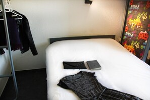 Desk, iron/ironing board, free WiFi, bed sheets - Lemon Hotel Vigneux (Vigneux-sur-Seine)