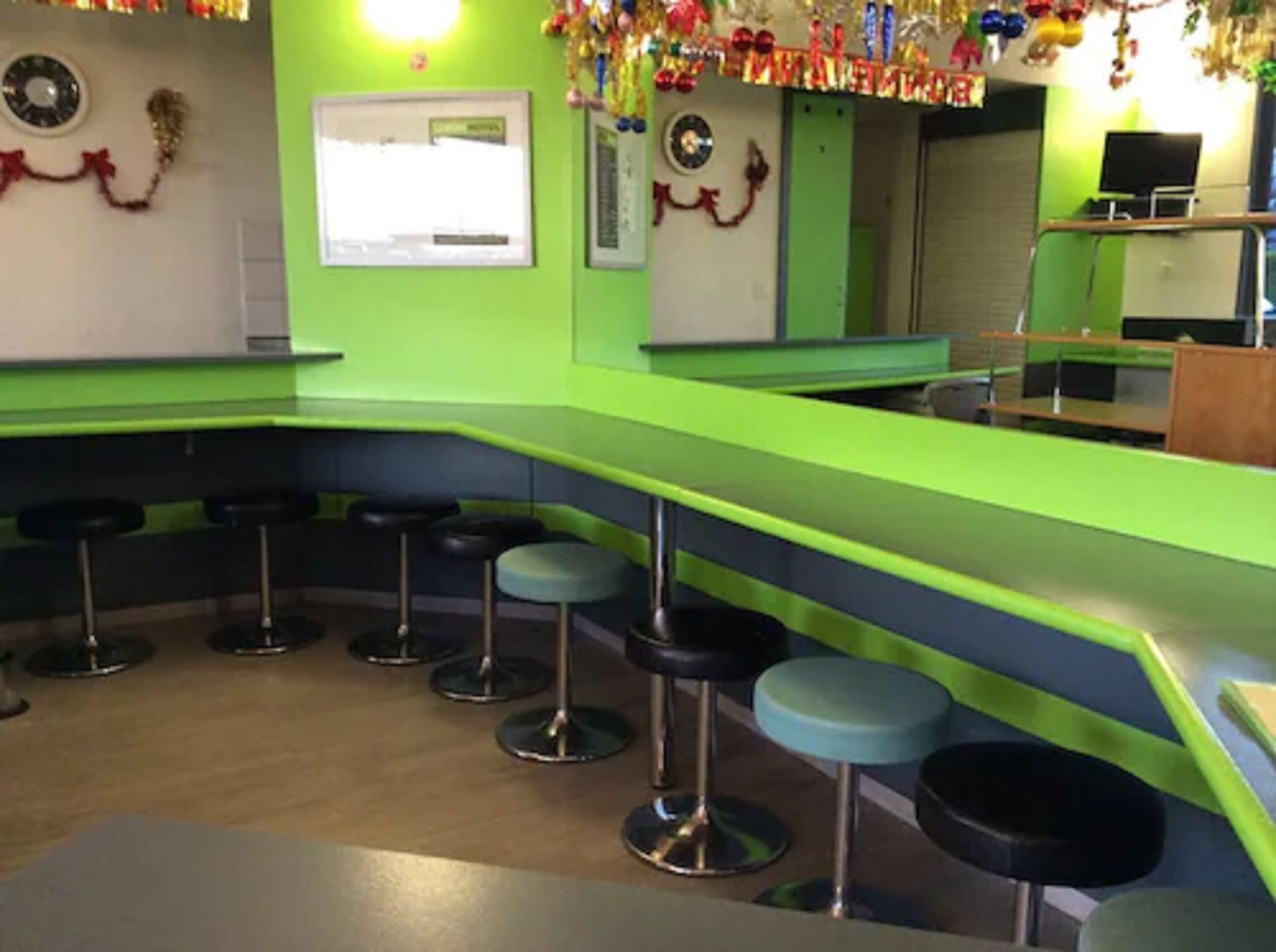 Bar (trong khuôn viên)