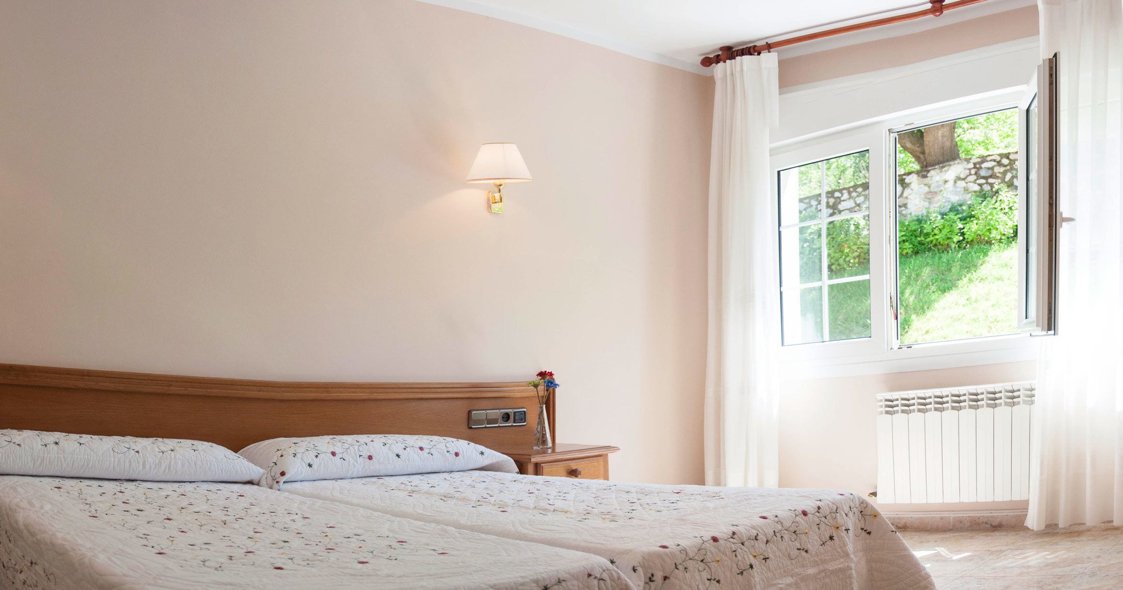 standard apartment | desk, free wifi, bed sheets