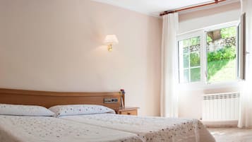 Apartamento estándar | Escritorio, wifi gratis, ropa de cama