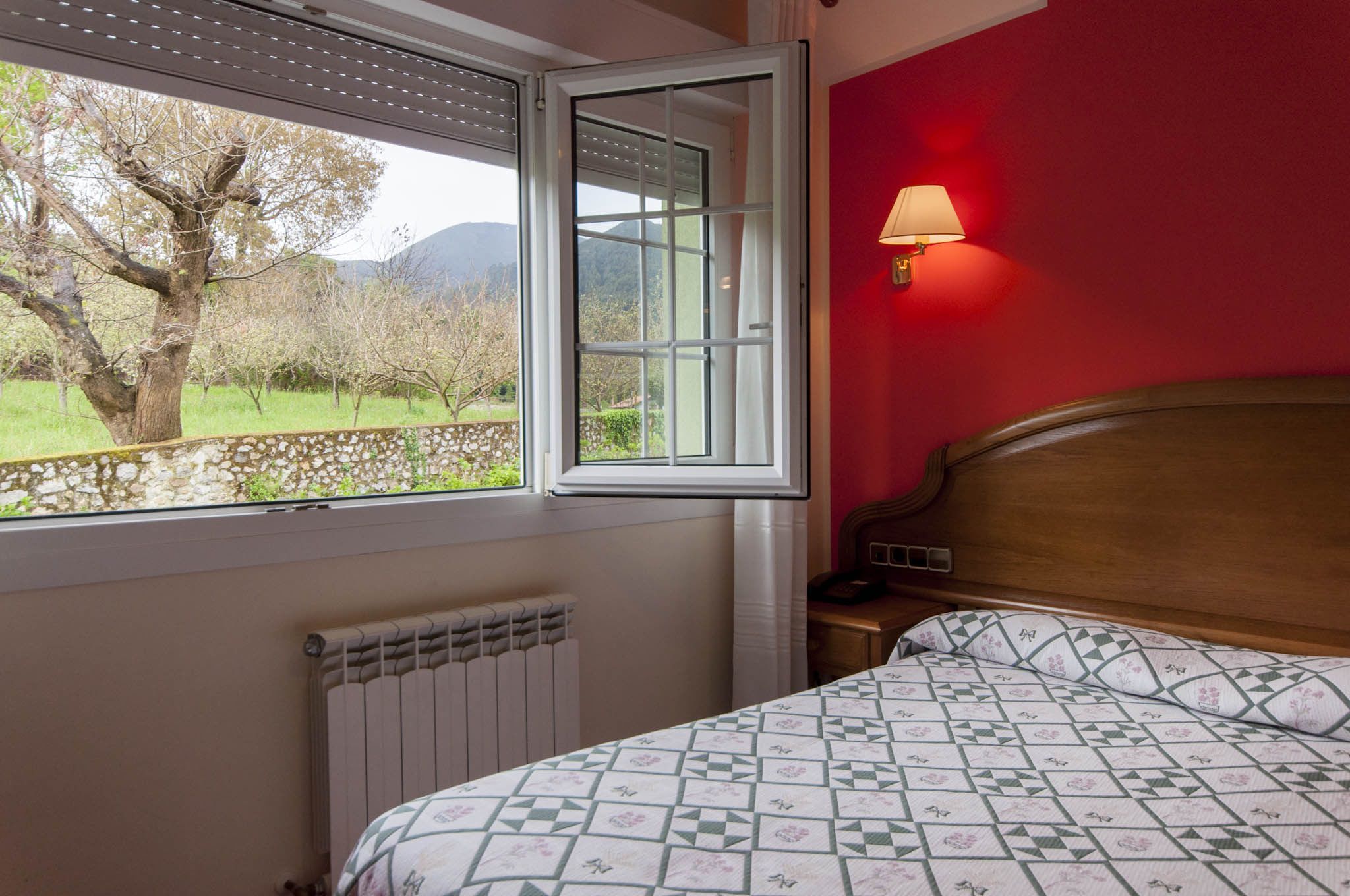 standard double room | desk, free wifi, bed sheets