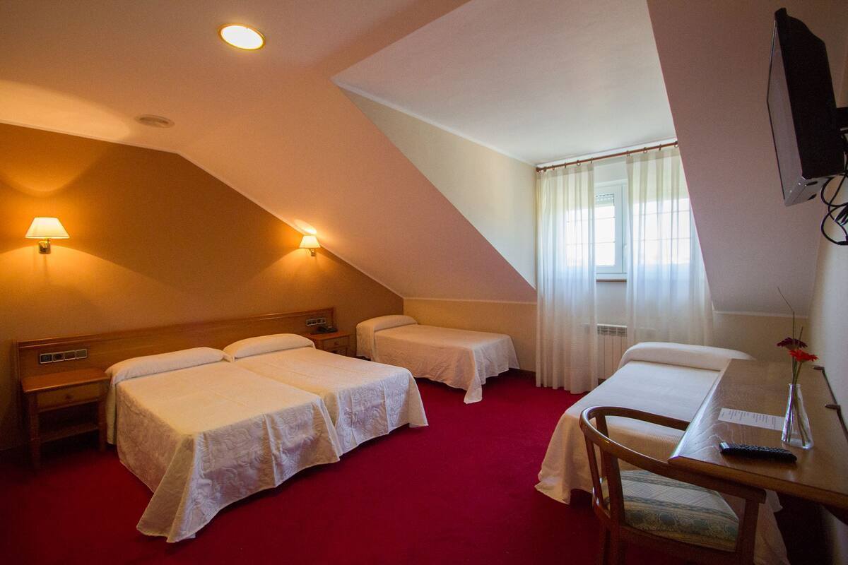 standard quadruple room | desk, free wifi, bed sheets