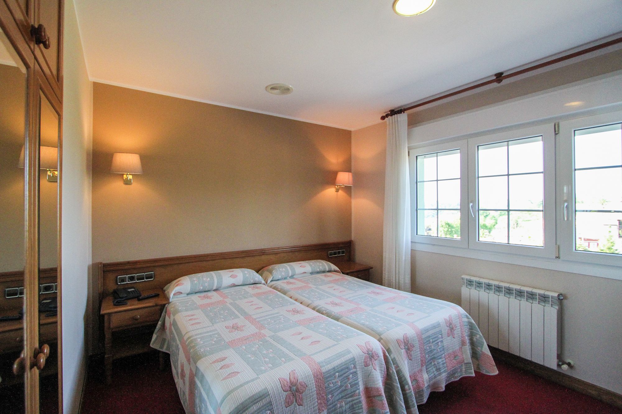standard double room | desk, free wifi, bed sheets