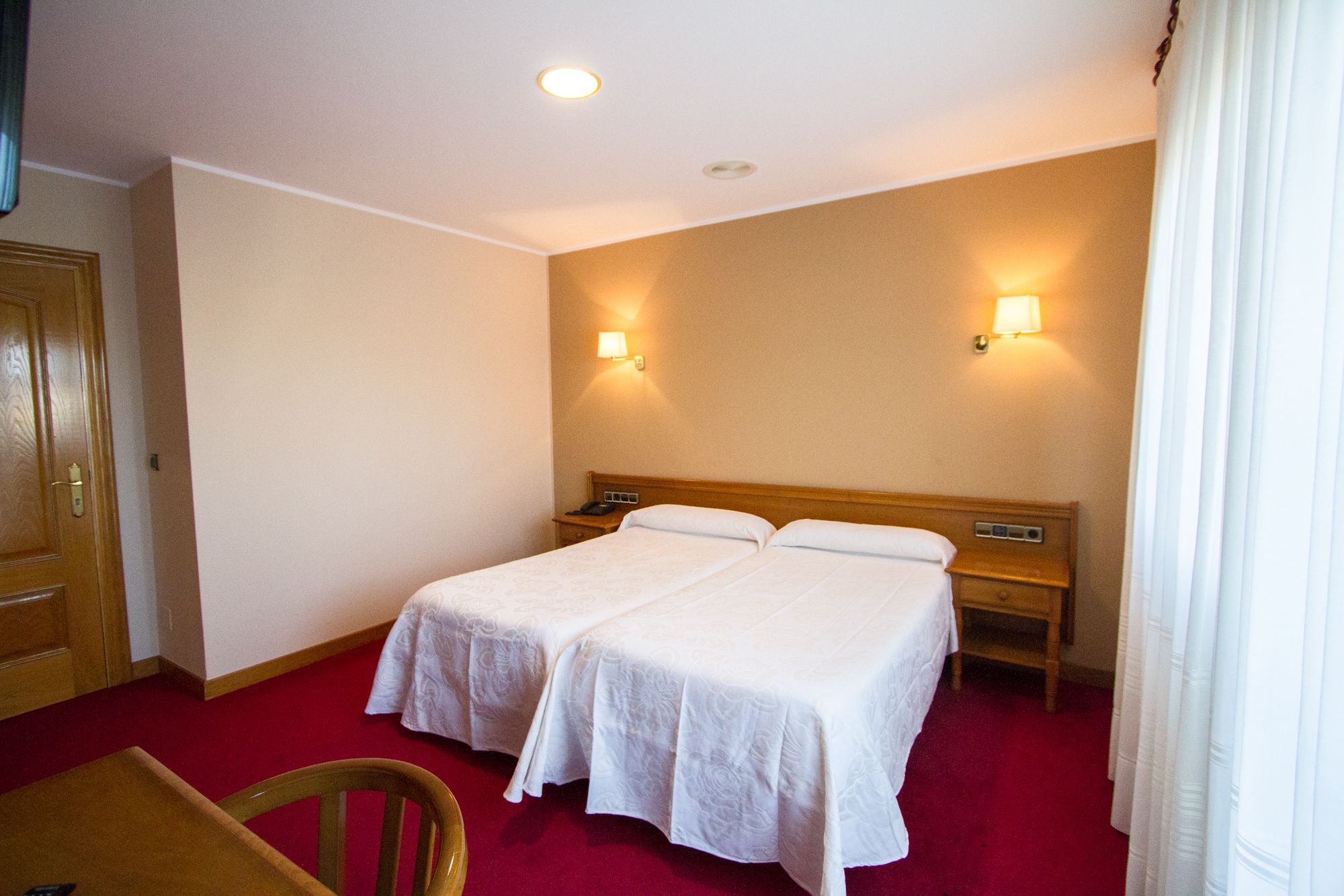 standard double room | desk, free wifi, bed sheets