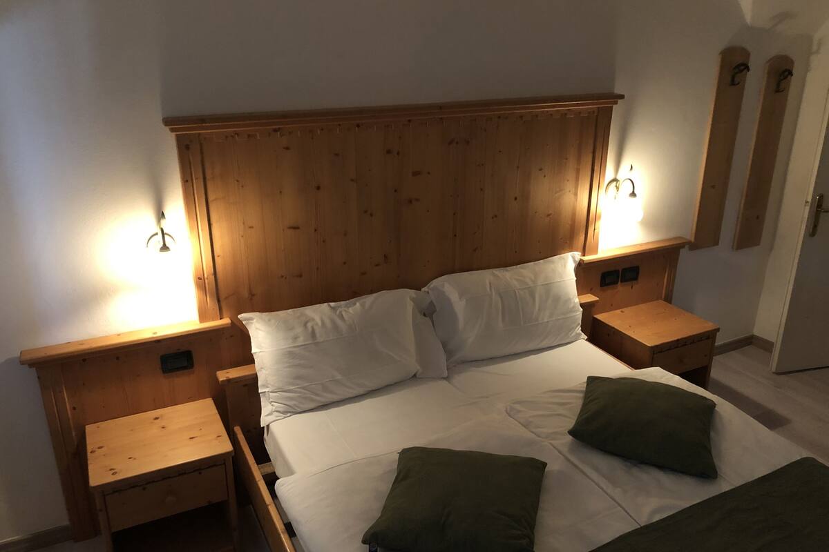 triple room | in-room safe, desk, soundproofing, free wifi