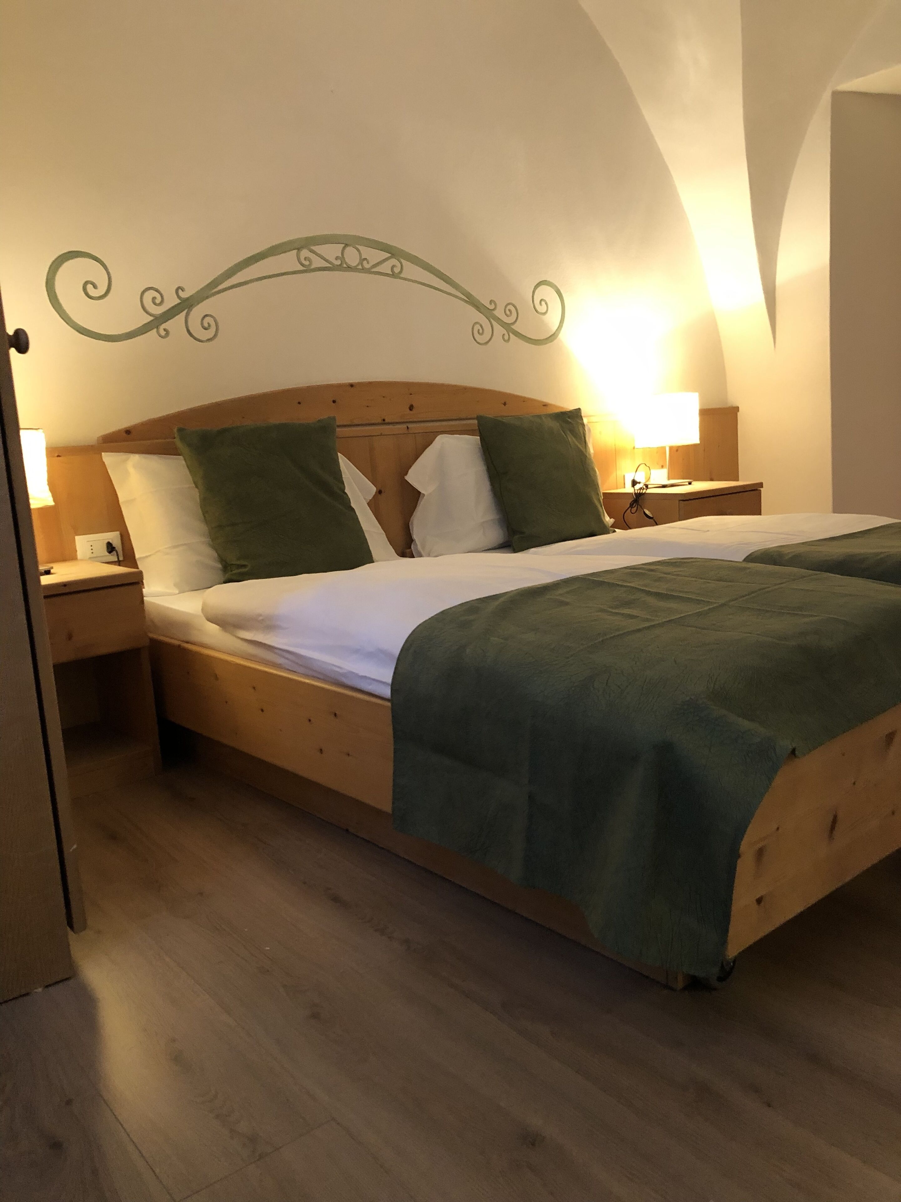 in-room safe, desk, soundproofing, free wifi