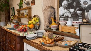 Tägliches Frühstücksbuffet gegen Gebühr