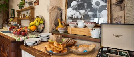 Daily buffet breakfast (EUR 8.80 per person)