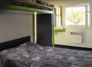 Triple Room | Desk, iron/ironing board, free WiFi, bed sheets - Lemon Hotel Avignon Rochefort du Gard (Rochefort-du-Gard)