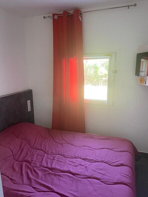 Double Room (avec salle de bain) | Free WiFi, bed sheets