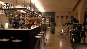 Cocktailbar, Blick auf den Strand, täglich geöffnet