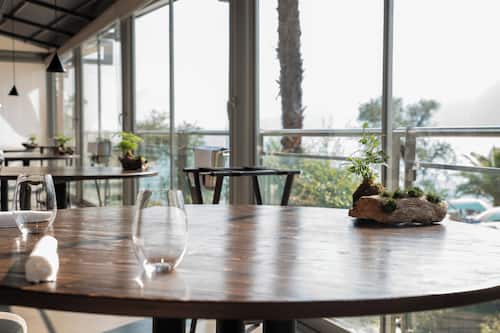 2 restaurants, lunch, dinner served; Italian cuisine