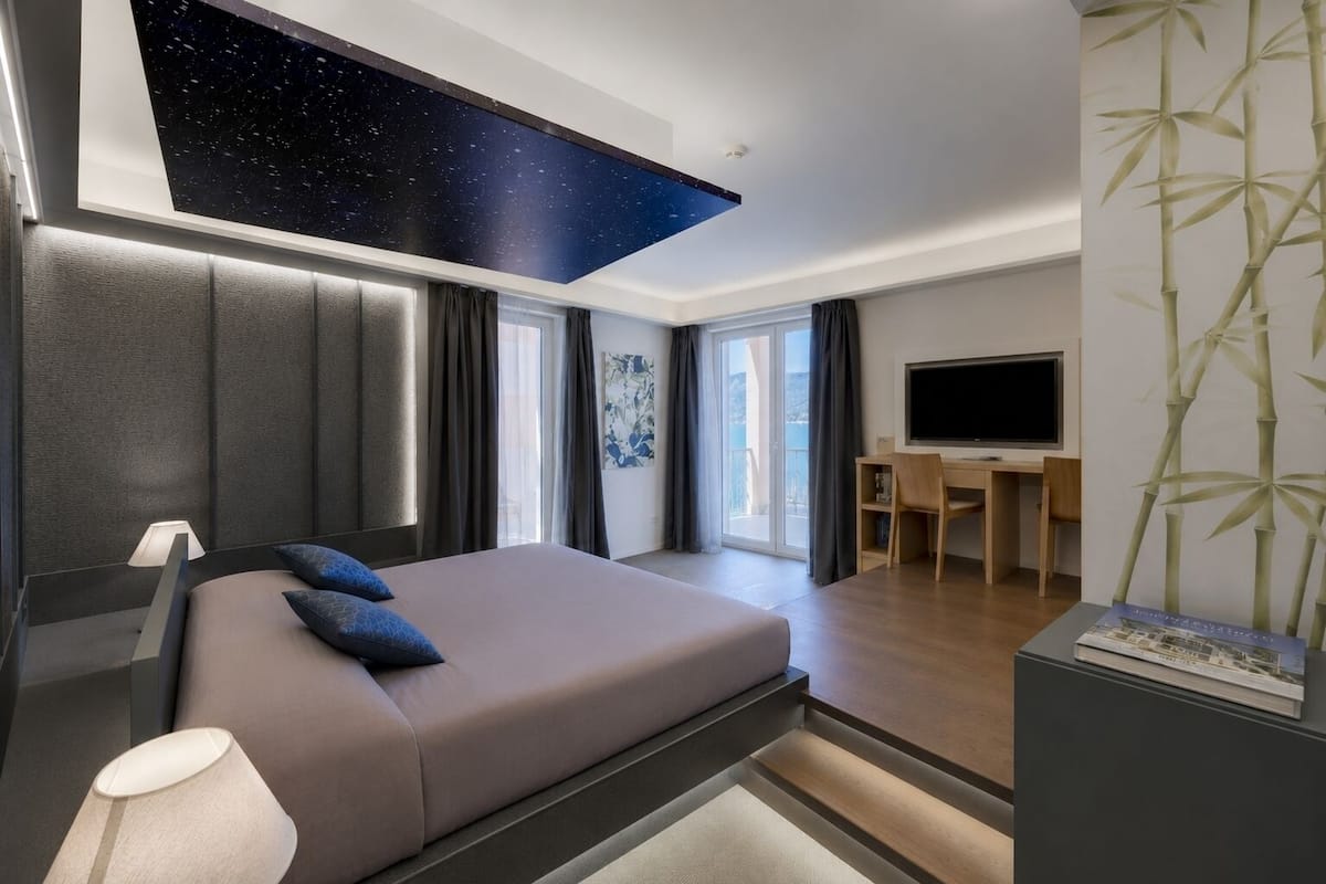 Sängtillbehör av högsta kvalitet, duntäcken och minibar
