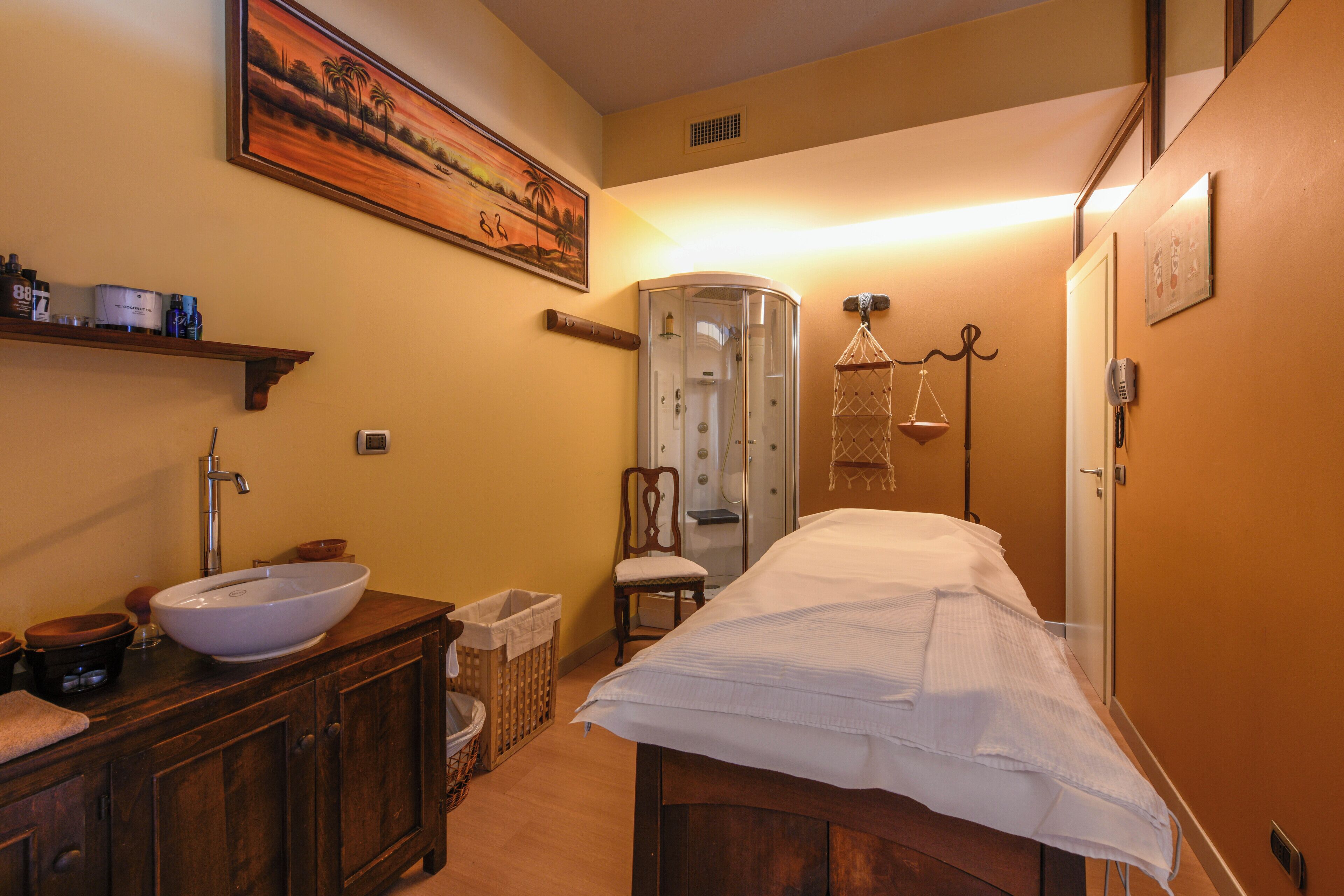 Sauna, hot tub, steam room, Turkish bath, body treatments, aromatherapy