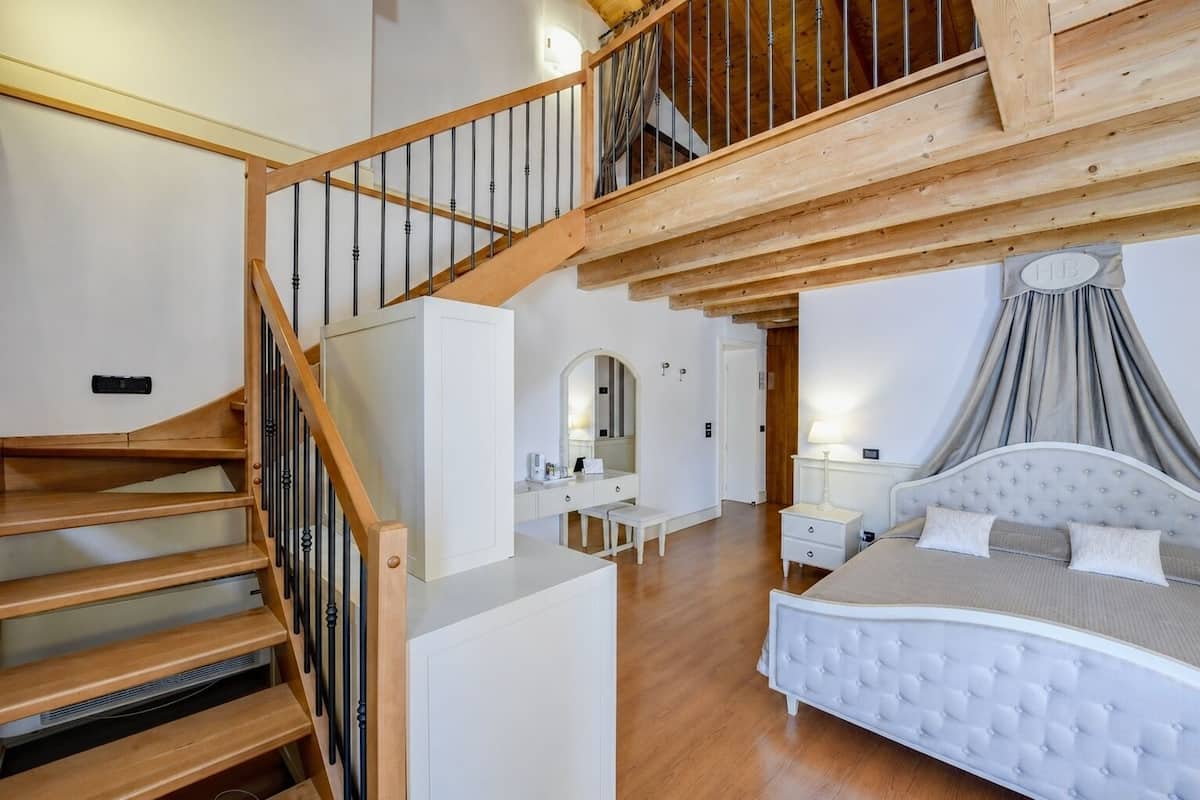 Sängtillbehör av högsta kvalitet, duntäcken och minibar