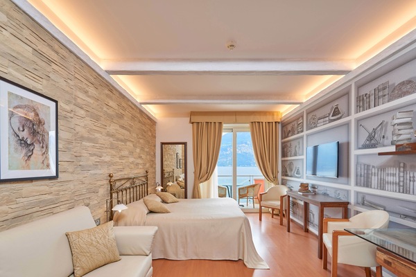 Premium bedding, down comforters, minibar, in-room safe