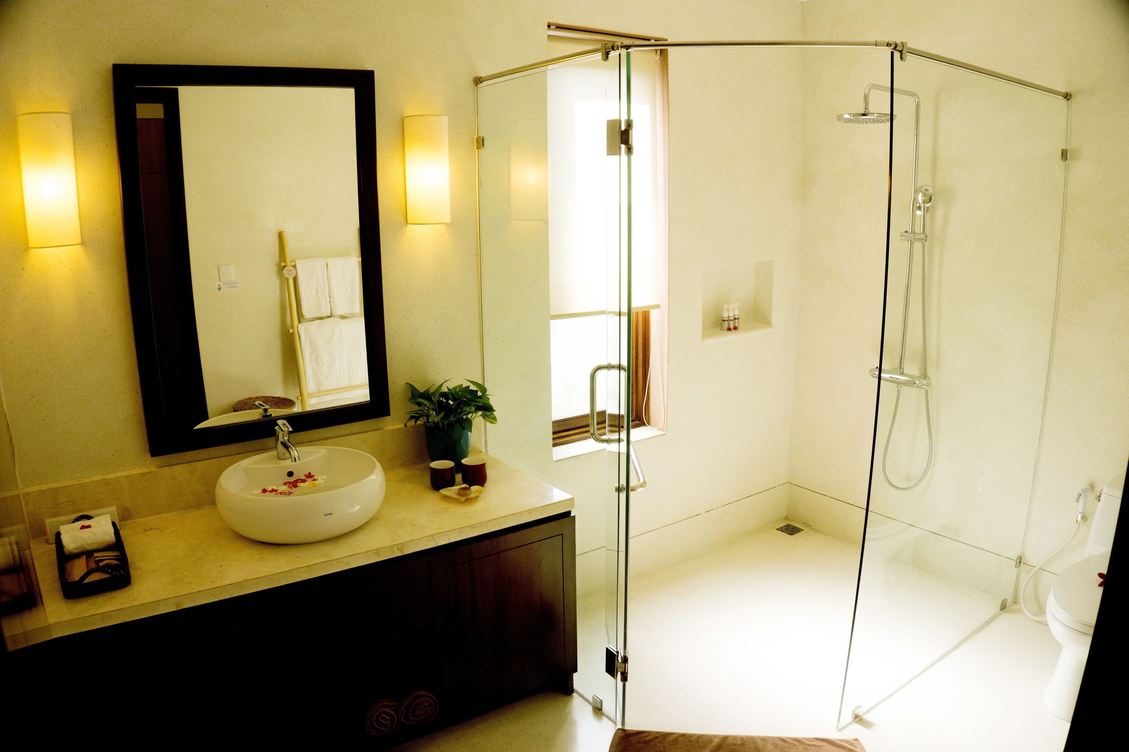 sea view suite | bathroom | shower, free toiletries, hair dryer, bathrobes